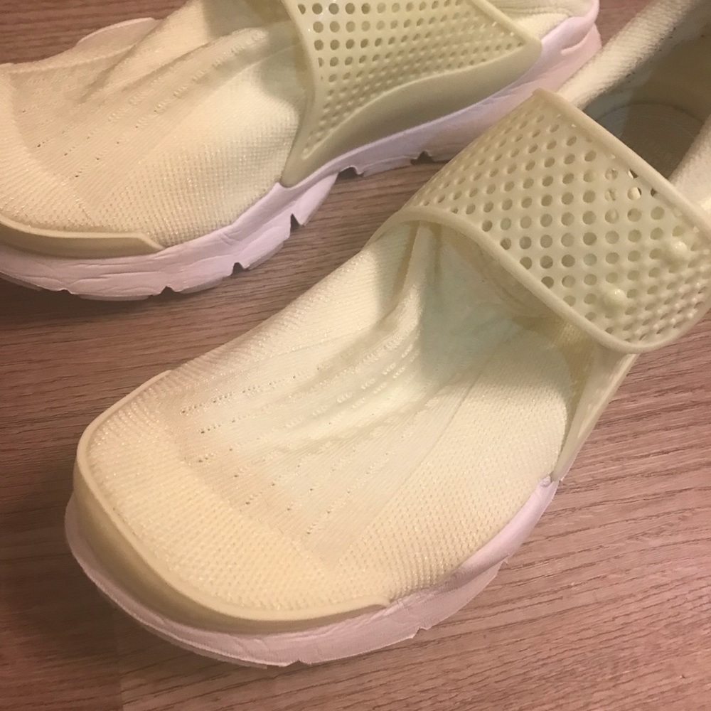 Women’s Nike Sock Dart size 11